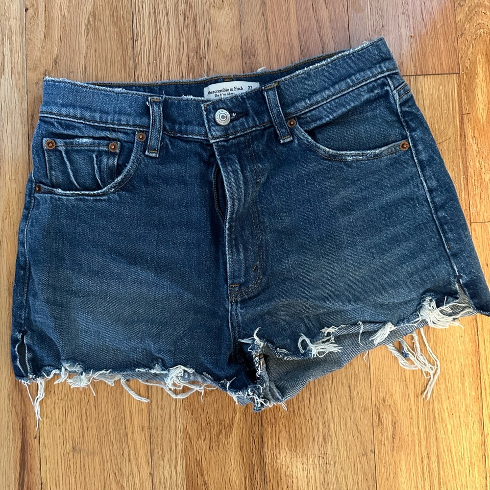 Abercrombie “the mom short” high rise